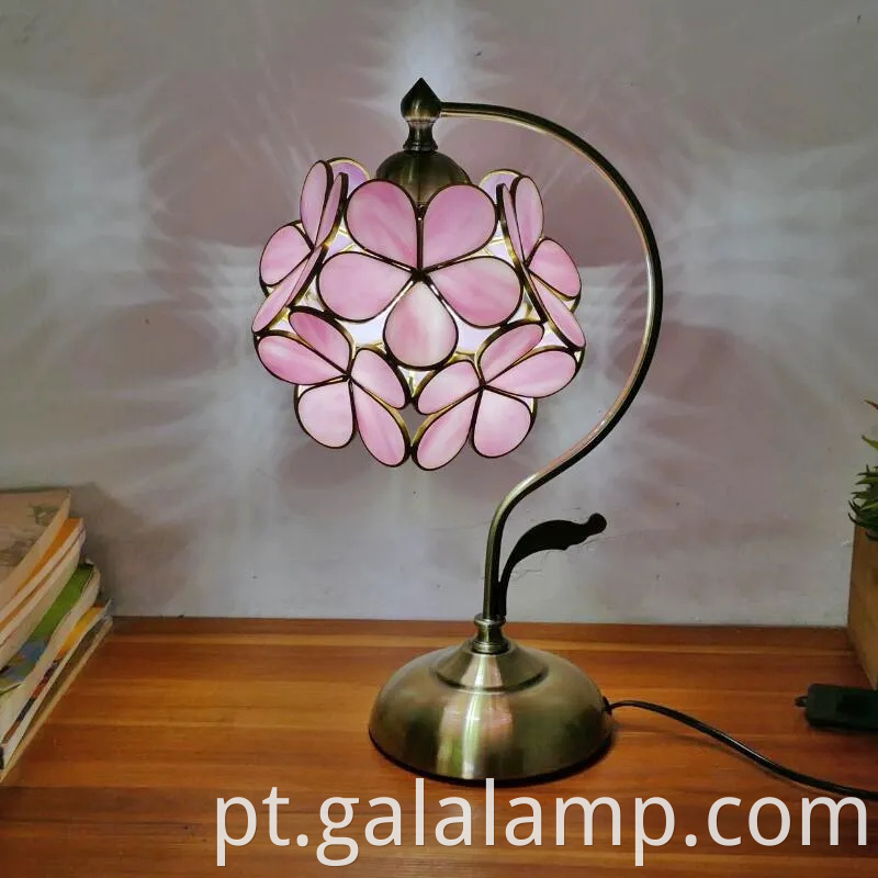 Luminador de mesa floral elegante para um brilho quente do quarto
